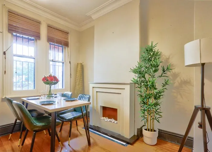 Awesome 2 Bedroom House Surry Hills